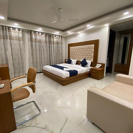 Hotel Leaf 9 Boutique, Near Golf Course Road And Galleria Market Gurgaon Exterior foto