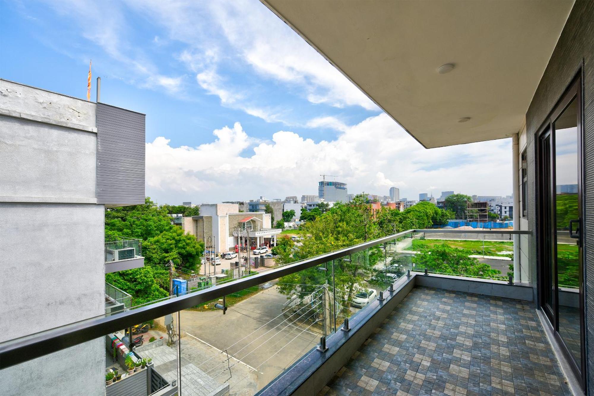 Hotel Leaf 9 Boutique, Near Golf Course Road And Galleria Market Gurgaon Exterior foto