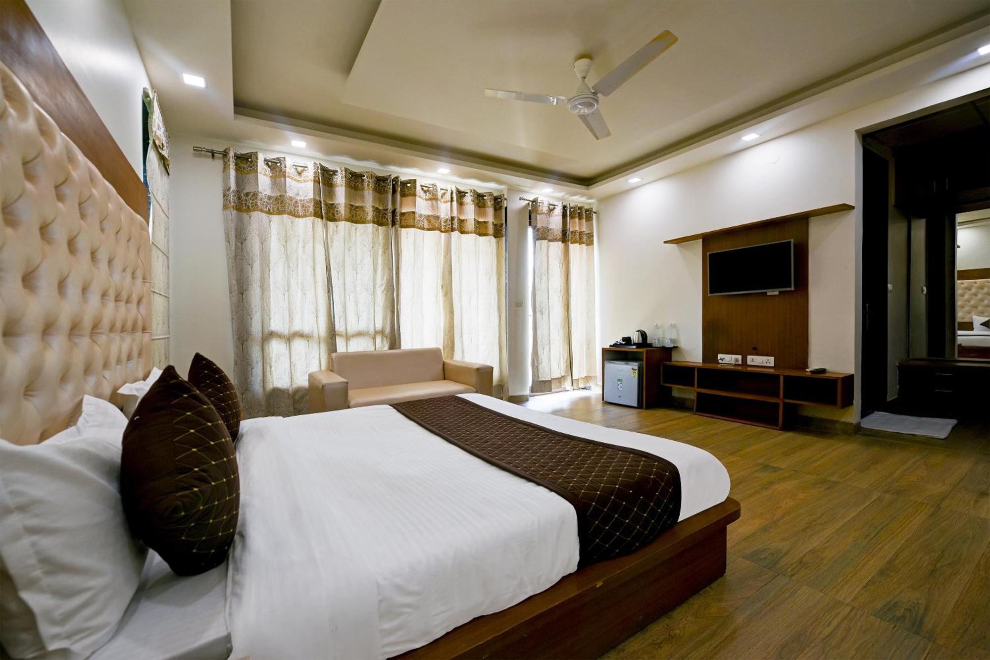 Hotel Leaf 9 Boutique, Near Golf Course Road And Galleria Market Gurgaon Exterior foto