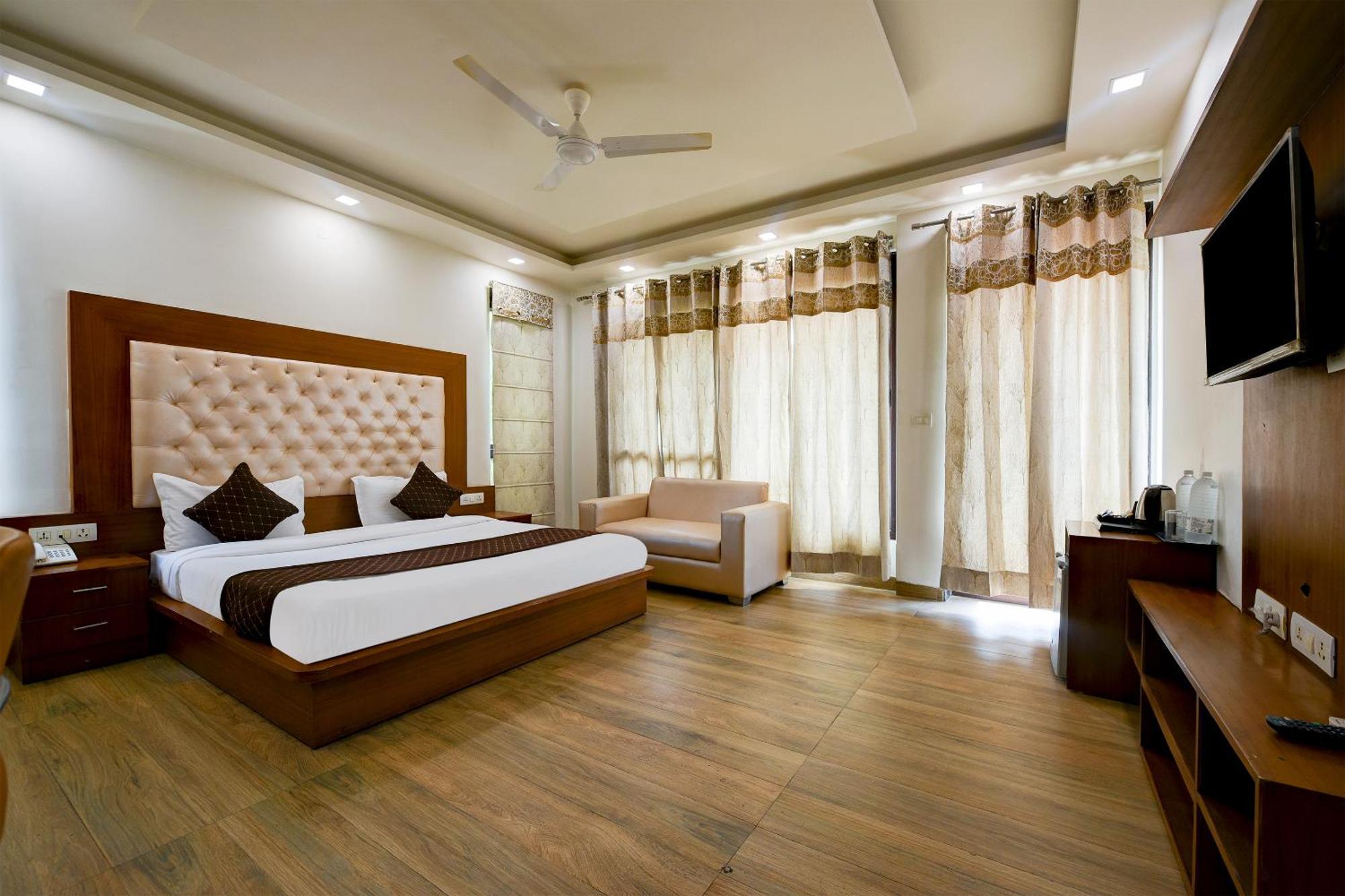 Hotel Leaf 9 Boutique, Near Golf Course Road And Galleria Market Gurgaon Exterior foto